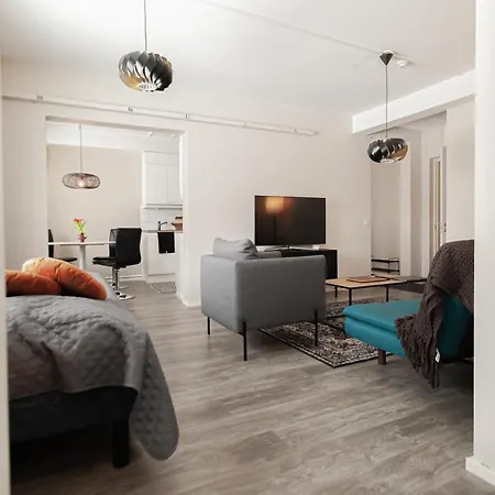 Kulkuri Hostellit Haemeenlinna Экстерьер фото